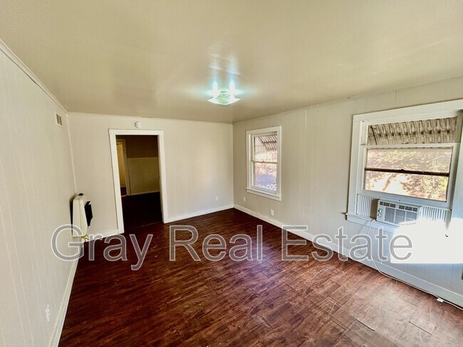 Foto del edificio - 710 W 15th St