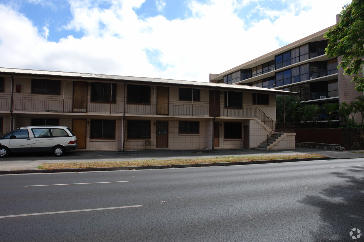 Building Photo - 2304 Kapiolani Blvd