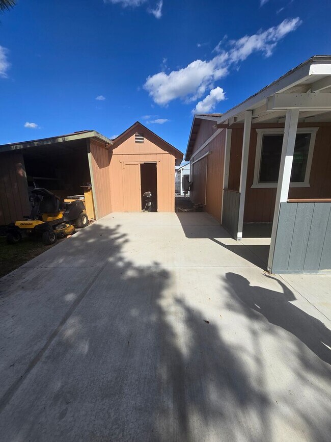 Building Photo - Beautiful 2Bedroom Home Available Now!