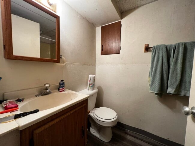 Building Photo - 614 1/2 N Gilbert St-