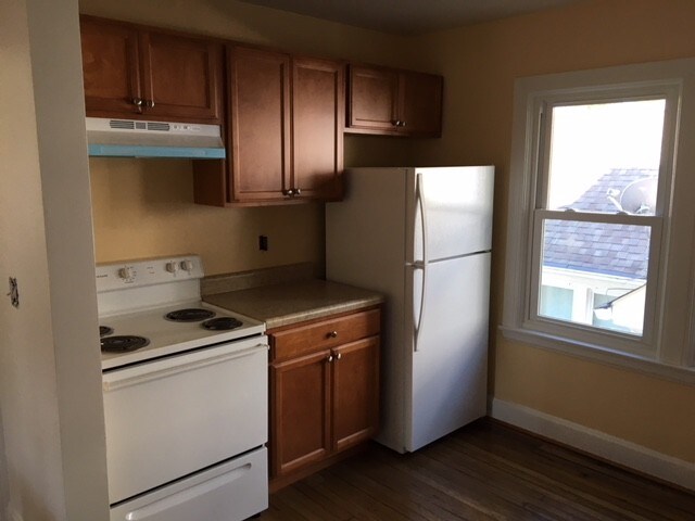 kitchen - 6852 Main St