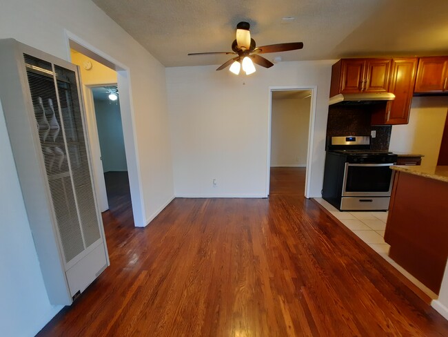 Building Photo - Magnolia Blvd Apartments