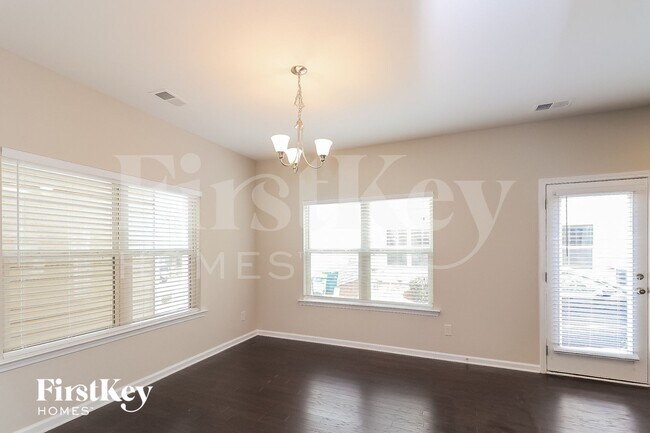 Foto del edificio - 703 Barberry Dr