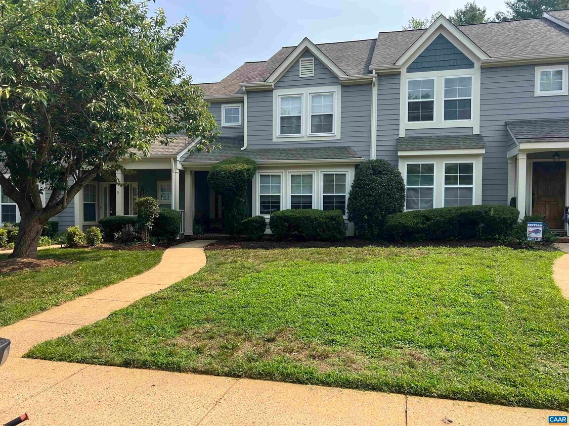 Building Photo - 3213 Gateway Cir