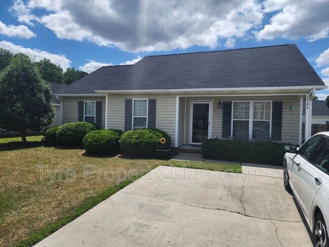 Building Photo - 3786 Dover Dr
