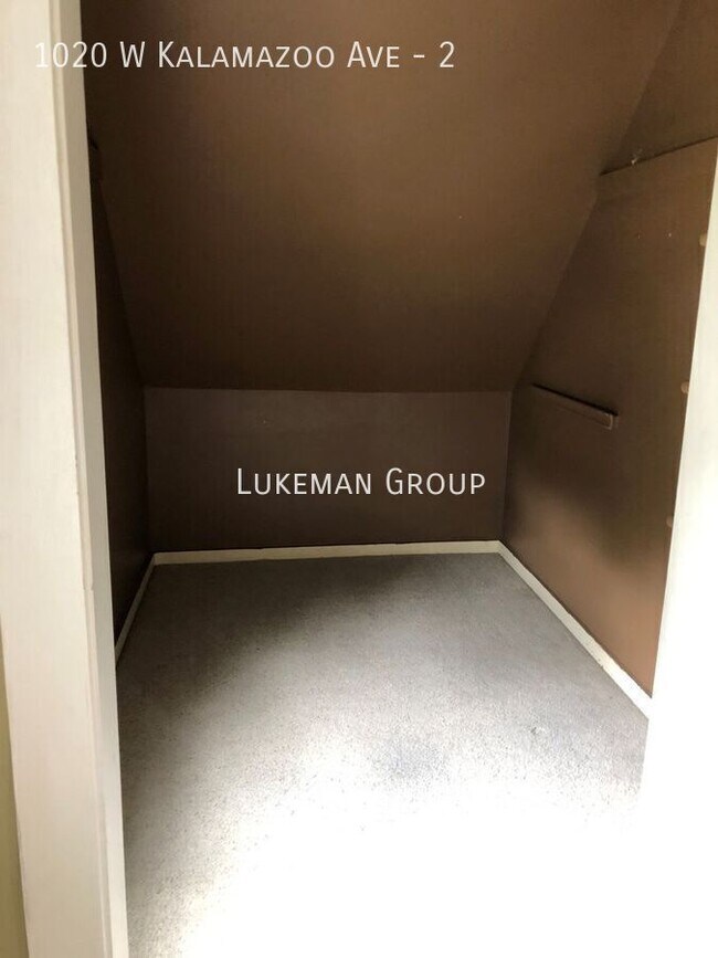 Foto del edificio - 1020 W Kalamazoo Ave