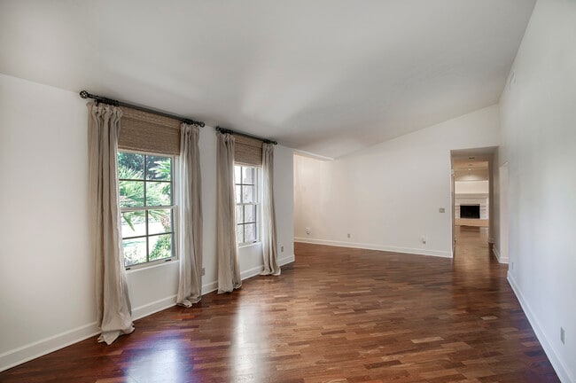 Building Photo - 4049 N 57th Pl