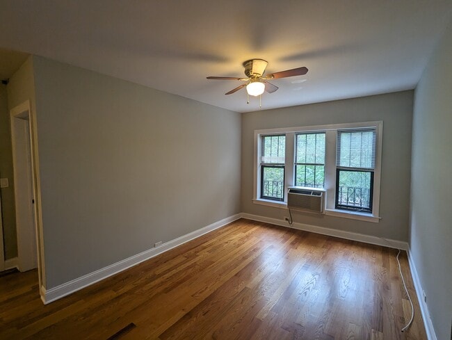 Building Photo - 835 W Wolfram St