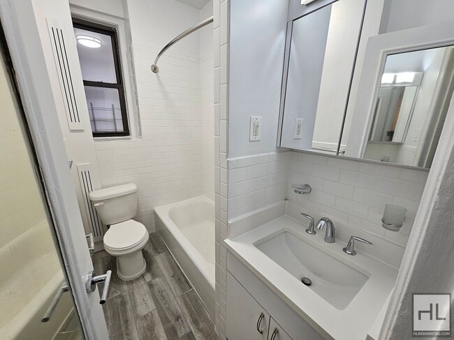 Building Photo - High-Ceiling One-Bedroom with Classic Details Near Grand Central