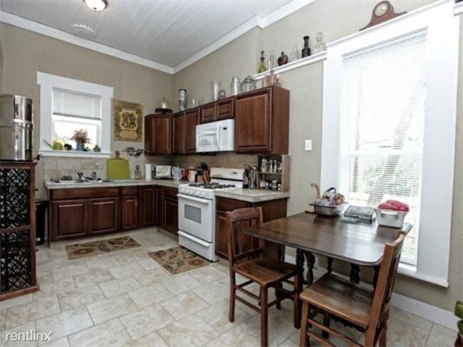 Foto del edificio - 2 br, 1 bath House - 204 Main St