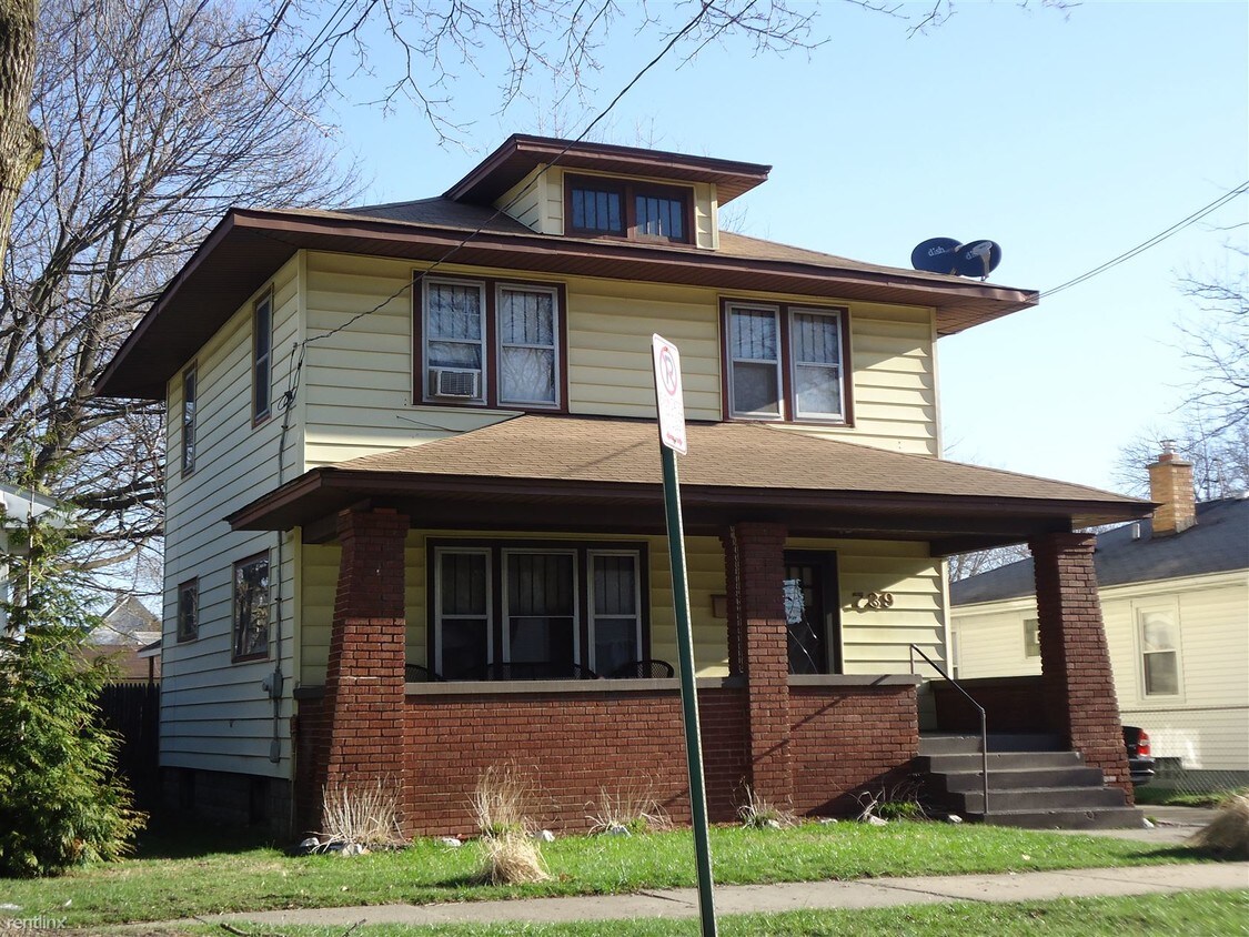 4 br, 1.5 bath House 739 Sibley St NW House Rental in Grand Rapids