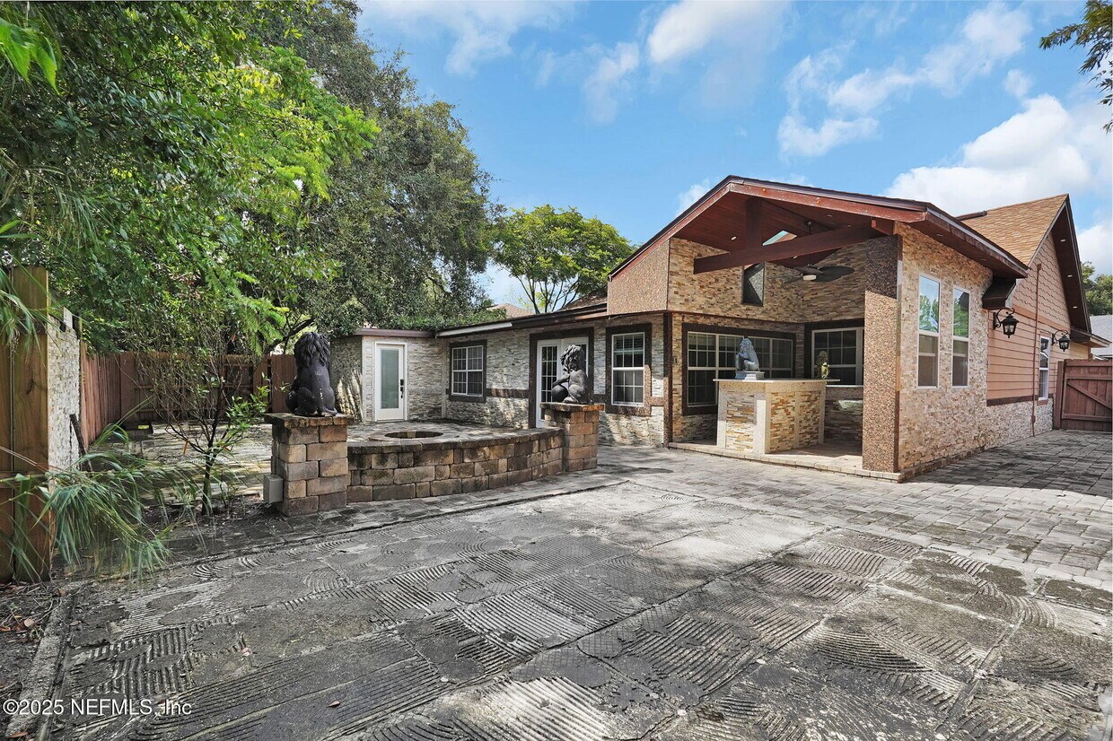 Foto del edificio - 8786 Spring Harvest Ln E