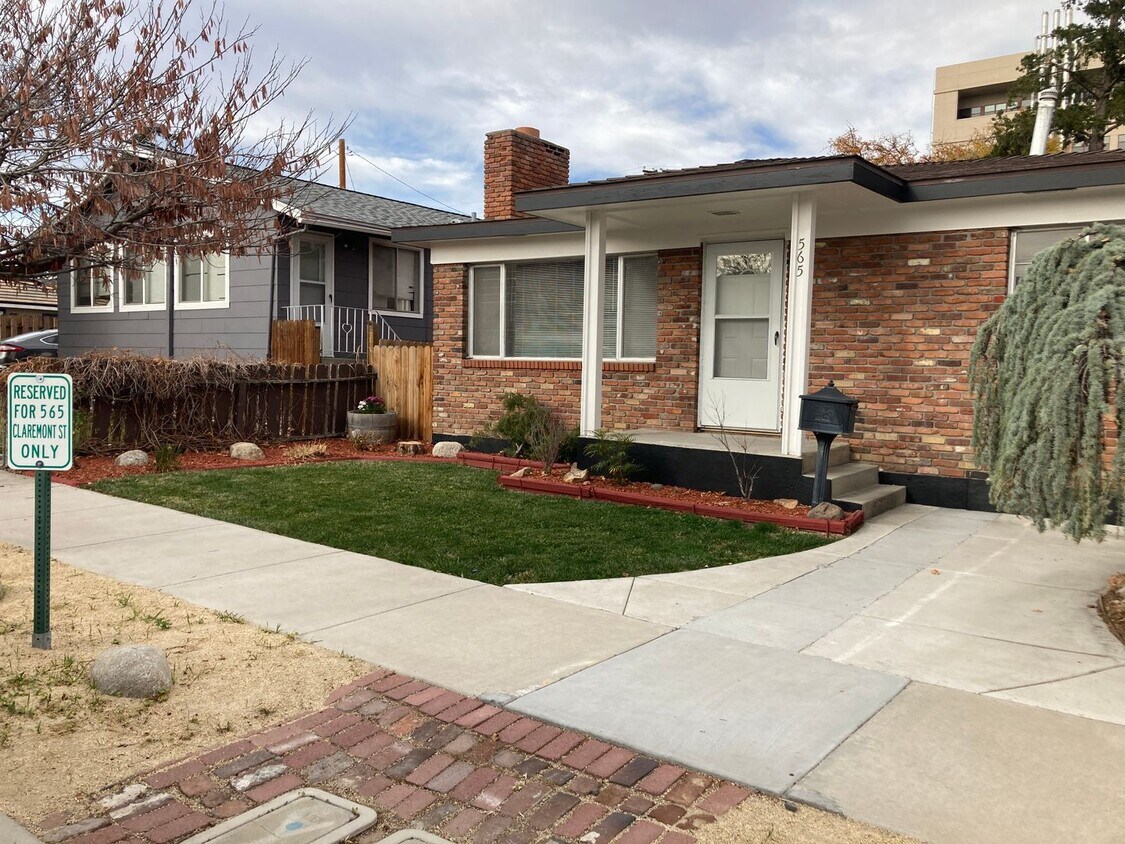 Primary Photo - MIDTOWN HOME