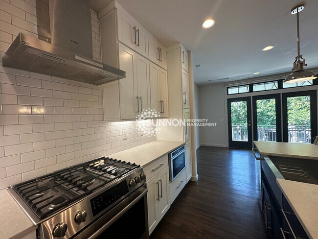 Foto del edificio - 3 Bed 3.5 Bath Townhome in NODA