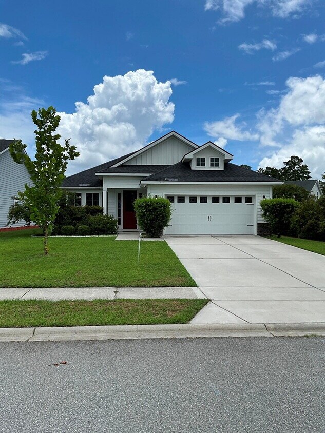 Primary Photo - "Spacious 4-Bed Oasis with Stunning Lake V...