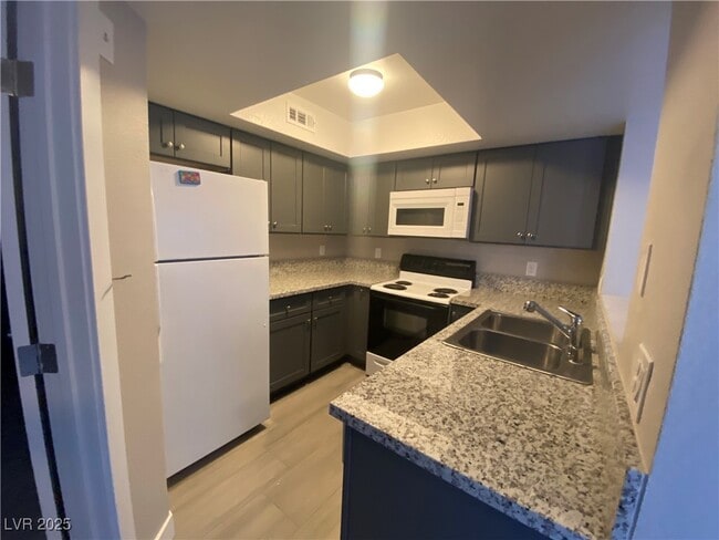 Foto del edificio - 6800 E Lake Mead Blvd