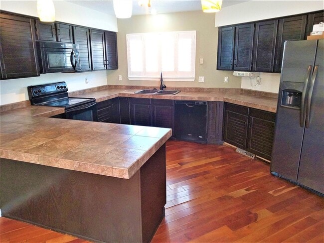 Building Photo - STUNNING HOME IN THE BEAUTIFUL CITY OF ALB...