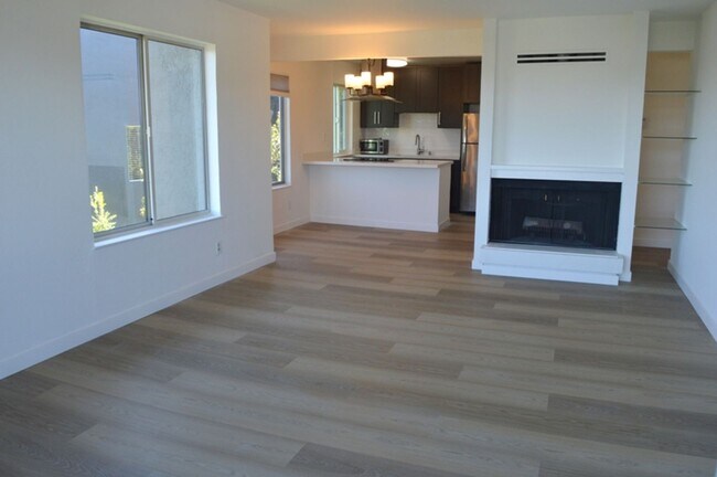 Foto del edificio - Beautifully Updated Condo with Bay View an...