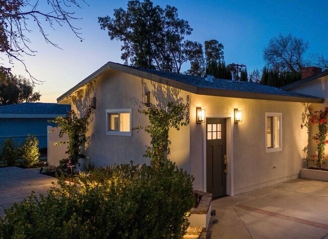 Building Photo - 8635 Le Berthon St