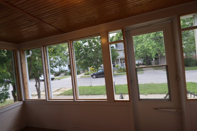 Foto del edificio - One Bedroom LOWER Duplex