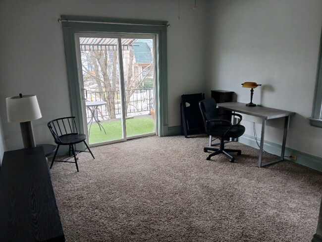 Foto del edificio - 2461 Fairview Ave