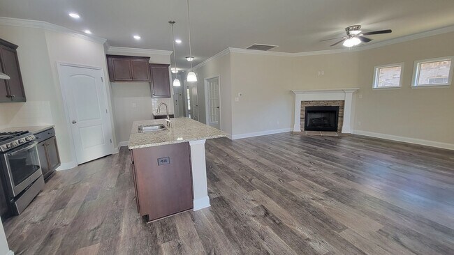 Building Photo - 3 Bedroom 3 Bathroom Home with Office/4th ...