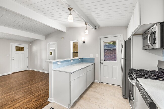 Building Photo - 1185 Oakfield Dr SE