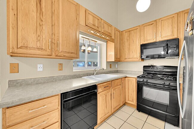 Foto del edificio - $1,895.00, 2 Bedrooms, 1.5 Bathroom, Single Family Home in Colorado Springs with Fenced Yard!