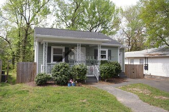 Building Photo - 411 N Maple St