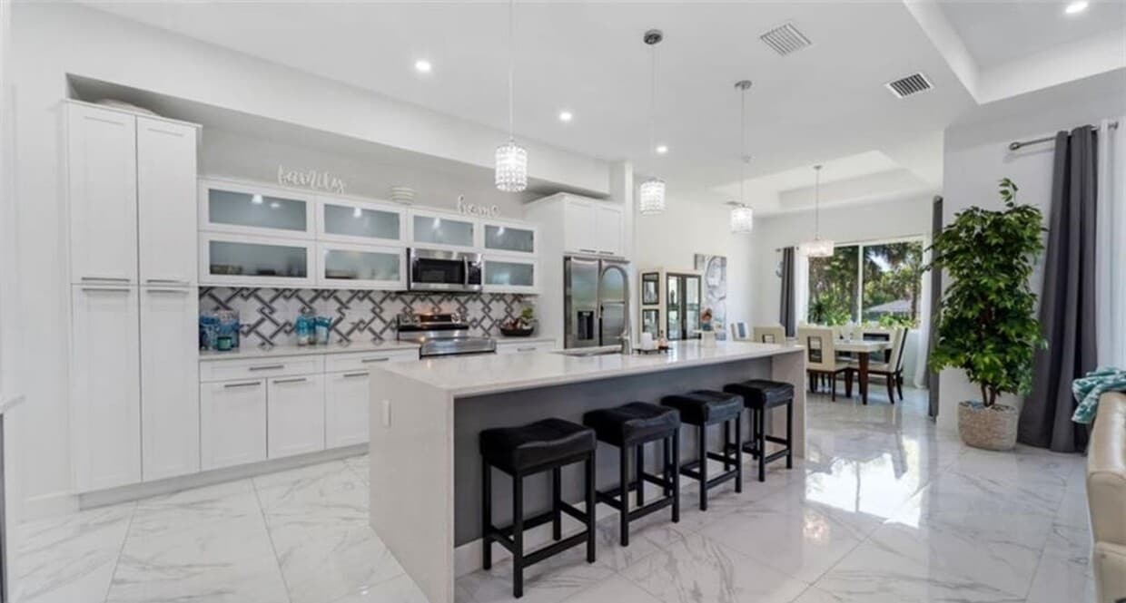 Foto principal - ***BEAUTIFUL-UNFURNISHED ANNUAL RENTAL***3...