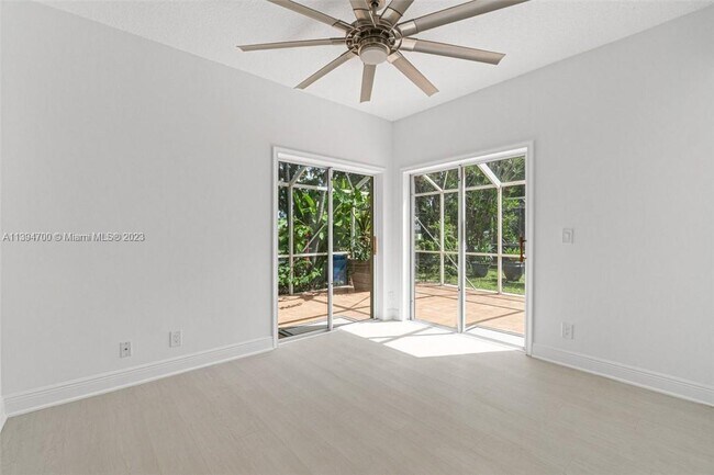 Foto del edificio - 11407 Lakeview Dr