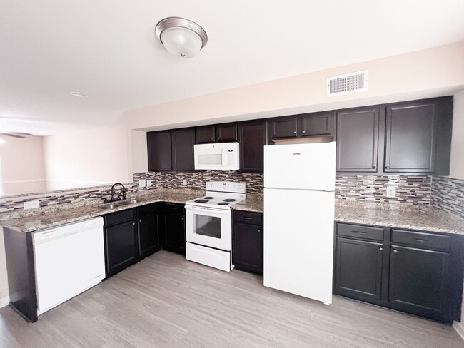 Foto del edificio - 2 Bedroom 1.5 Bath Townhome