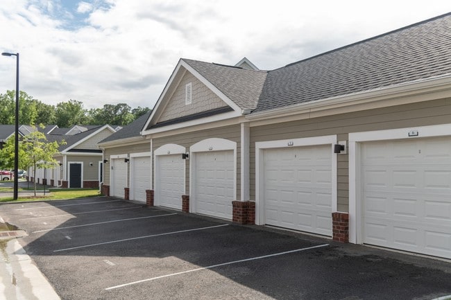 Building Photo - The Commonwealth At York