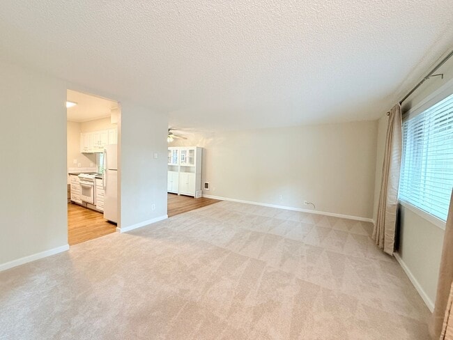 Photo - Super Cute 2 Bedroom Condo in Tigard!!! Water, Sewer and Garbage Included!!!