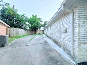 Building Photo - 7315 Housman
