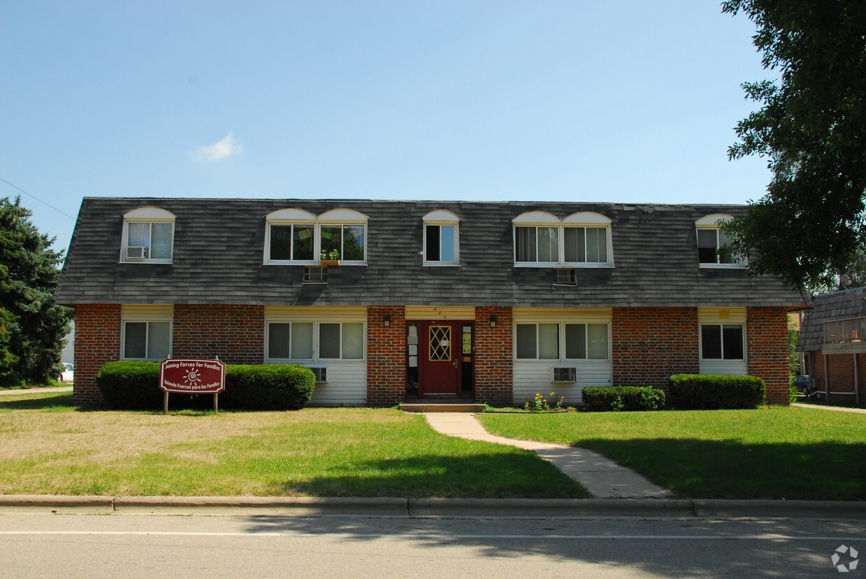 Primary Photo - 209-211 Deer Valley Rd