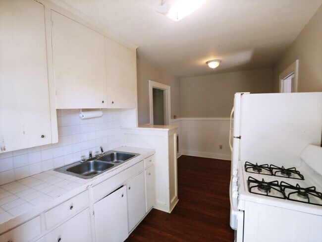 Building Photo - Welcome home to 400 Rose Street Little Roc...