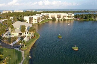 Building Photo - 221 NE Plantation Rd