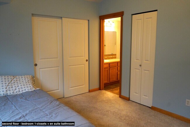 Foto del edificio - 3010 NE 137th St