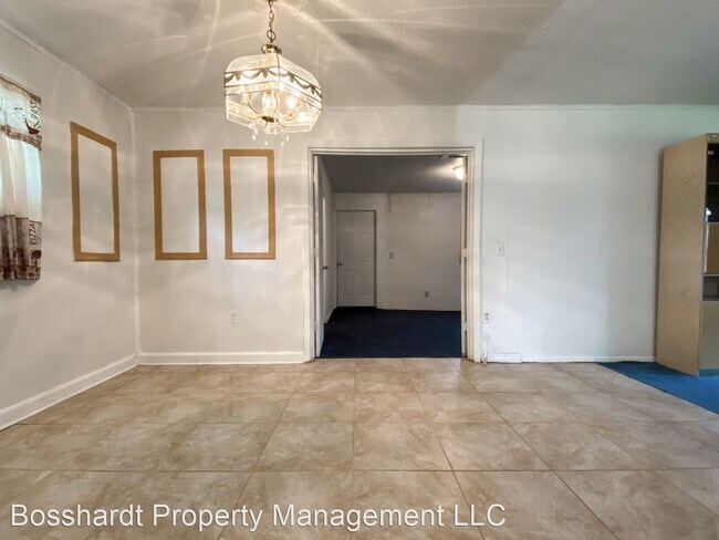 Building Photo - 3 br, 1 bath House - 2200 SW 5th Place