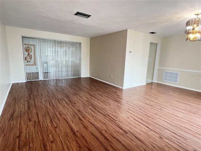 Building Photo - 4216 Hillsdale Dr