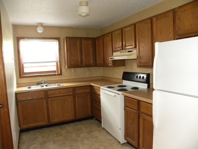 Building Photo - 520 7th St S