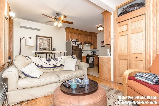 Building Photo - 137 Charles St