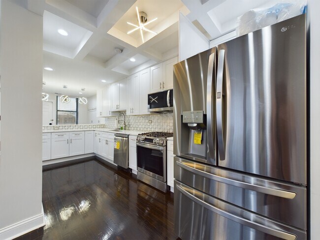 Building Photo - 5005 S Prairie Ave