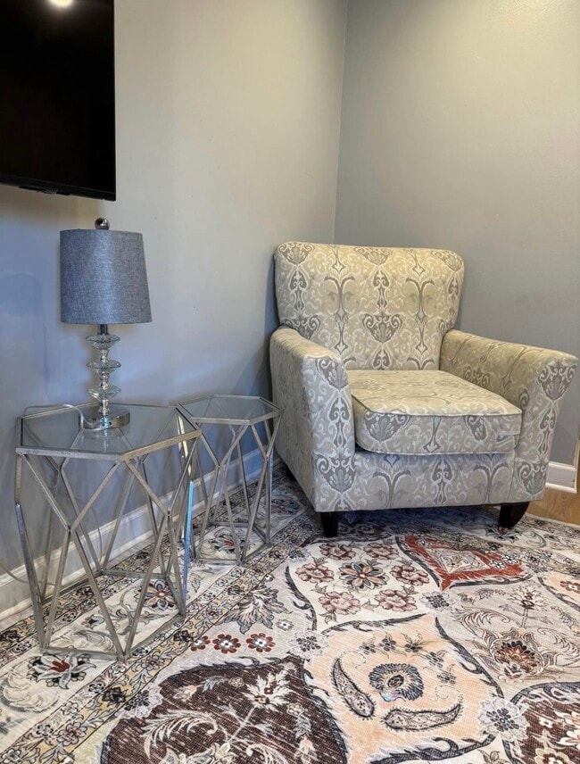 Building Photo - 1908 Kenilworth Cir