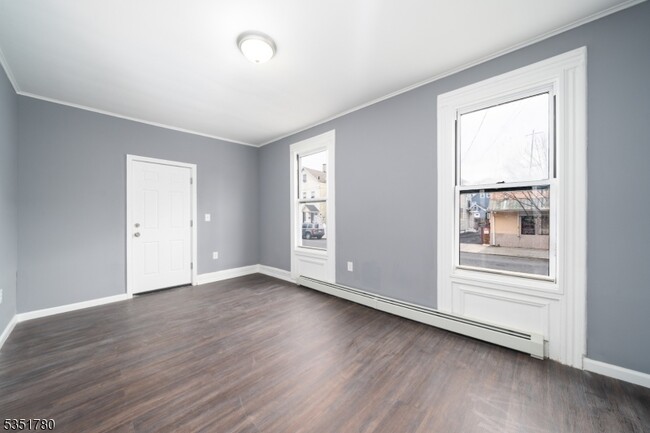 Building Photo - 206 Clark Pl