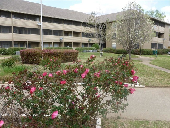 Foto del edificio - 820 N Britain Rd