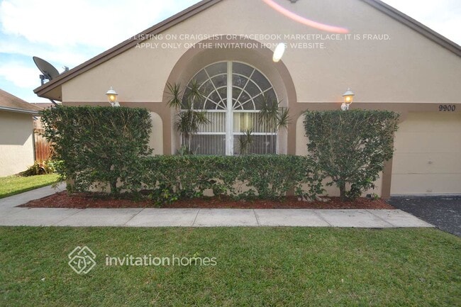 Building Photo - 9900 SW 59th Ct