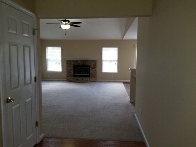 Foto del edificio - 944 Hampshire Heath Dr