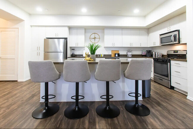 Island Kitchens - Paloma Apartment Homes